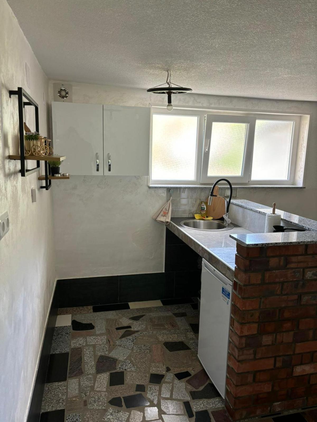 Studio Apartman Azra Kulen Vakuf Εξωτερικό φωτογραφία